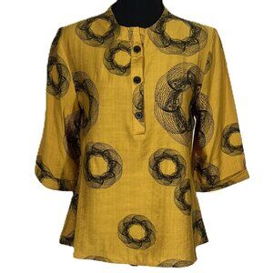 ABSTRACT 3 BUTTON PULLOVER TOP